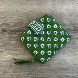 Vera Bradley Apple Green 2004 Mini Zip Wallet